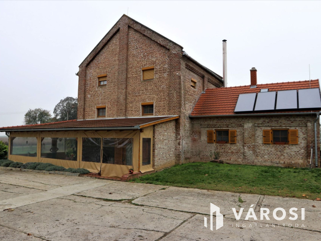 Komlósdon ház+gazdasági épület+14400m2 szántó jó gazdára vár
