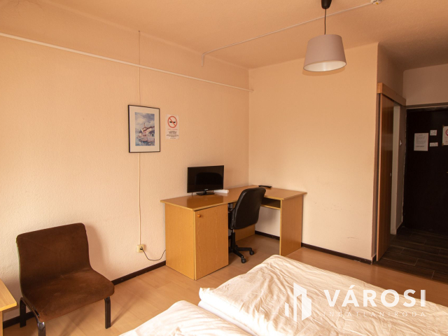 Komárom központi részén Hotel eladó