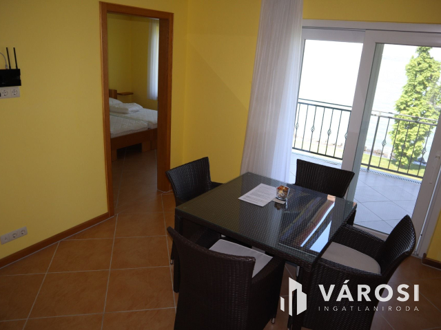 7 apartmanos üdülőház a Balaton partján