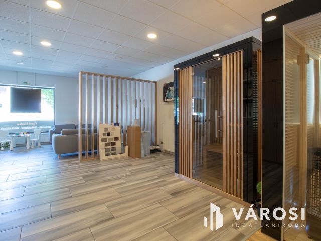 Igényesen felújított, utcai bejáratú, 178 m2-es iroda eladó