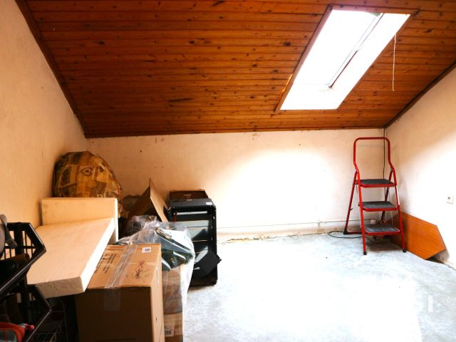 Répcelak központban,2gener.240m2,7szobás,hitelezhető,eladó.