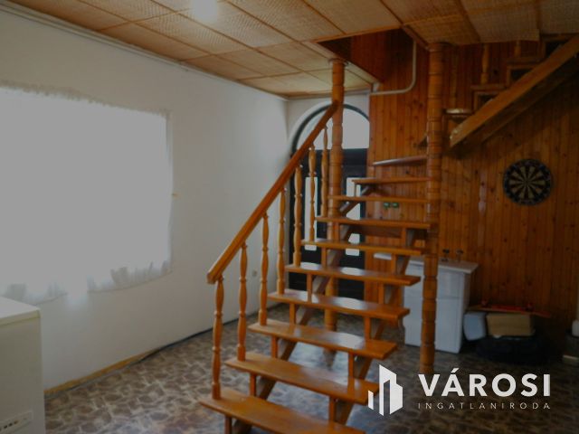 Répcelak központban,2gener.240m2,7szobás,hitelezhető,eladó.