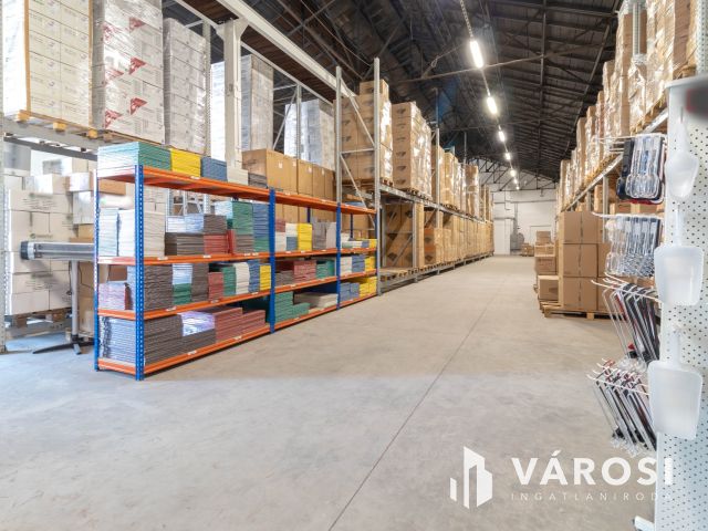 600 m2-es raktár polcrendszerrel, irodával, mosdóval kiadó