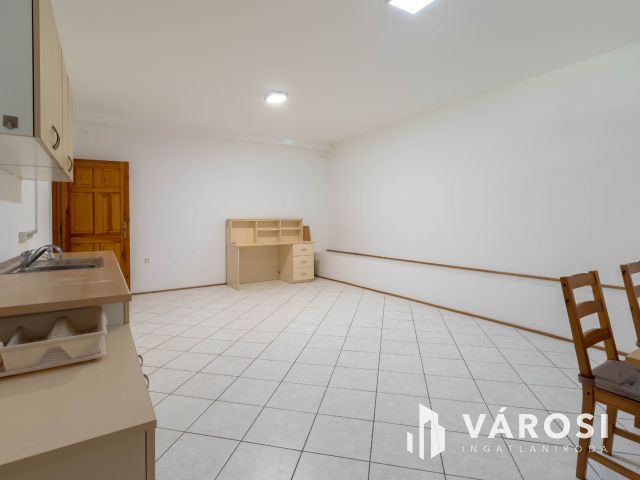 4 szintes, 330 m²-es, önálló irodaház a Tisztviselőtelepen