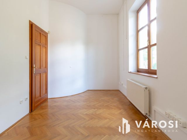 4 szintes, 330 m²-es, önálló irodaház a Tisztviselőtelepen
