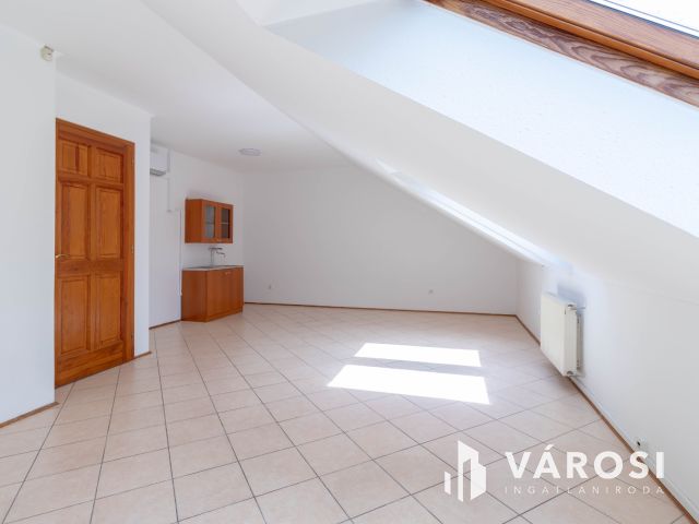 4 szintes, 330 m²-es, önálló irodaház a Tisztviselőtelepen