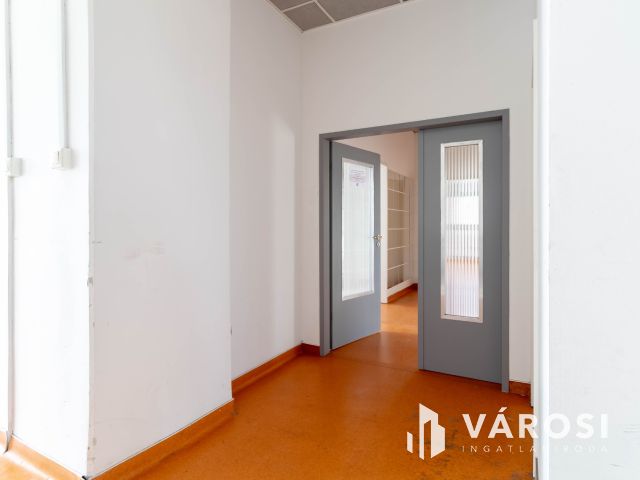 132 m2-es üzlet/bemutatóterem Csepel HÉV-állomástól 2 percre