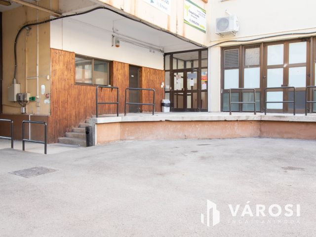 132 m2-es üzlet/bemutatóterem Csepel HÉV-állomástól 2 percre