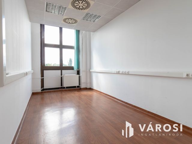 132 m2-es üzlet/bemutatóterem Csepel HÉV-állomástól 2 percre