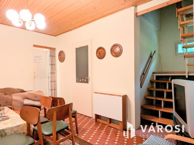 Téliesített nyaraló Szanazugban, a gát tövében!