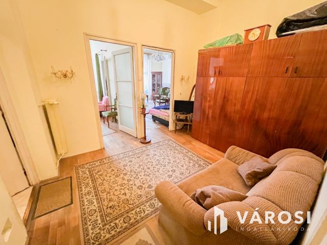 Erkélyes lakás a Rákóczi úton!