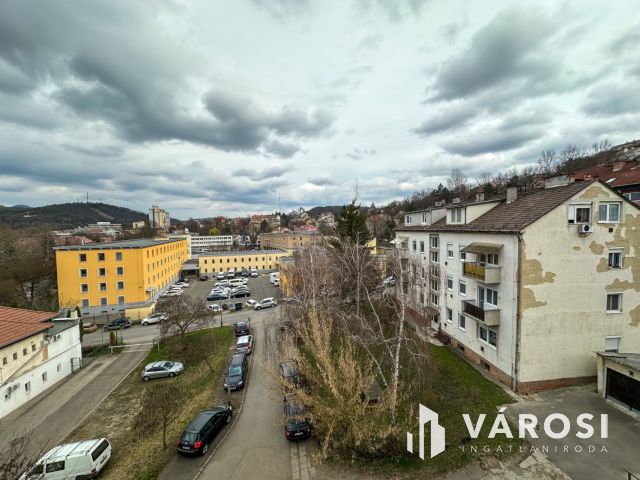 Munkás úton 2 szobás, erkélyes lakás eladó!