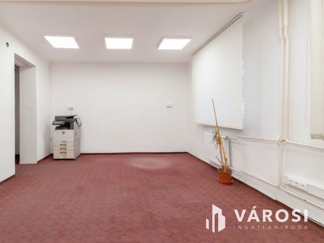 32 m2-es, földszinti iroda kiadó Fáy utcai irodaépületben
