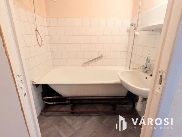 2 szobás erkélyes lakás saját kazánnal szigetelt tömbben!