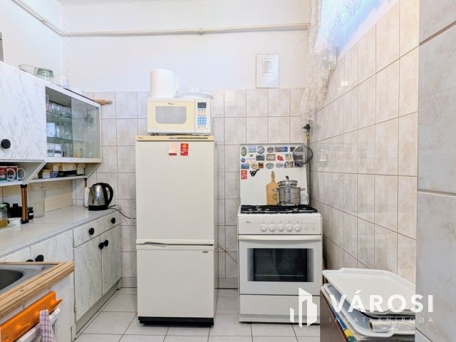 Téglaház 3 szobával, garázzsal, szép kerttel!